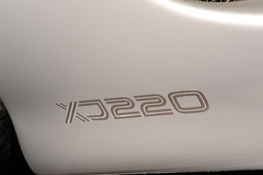  Jaguar XJ220 1993 года  (фото 24 из 28)